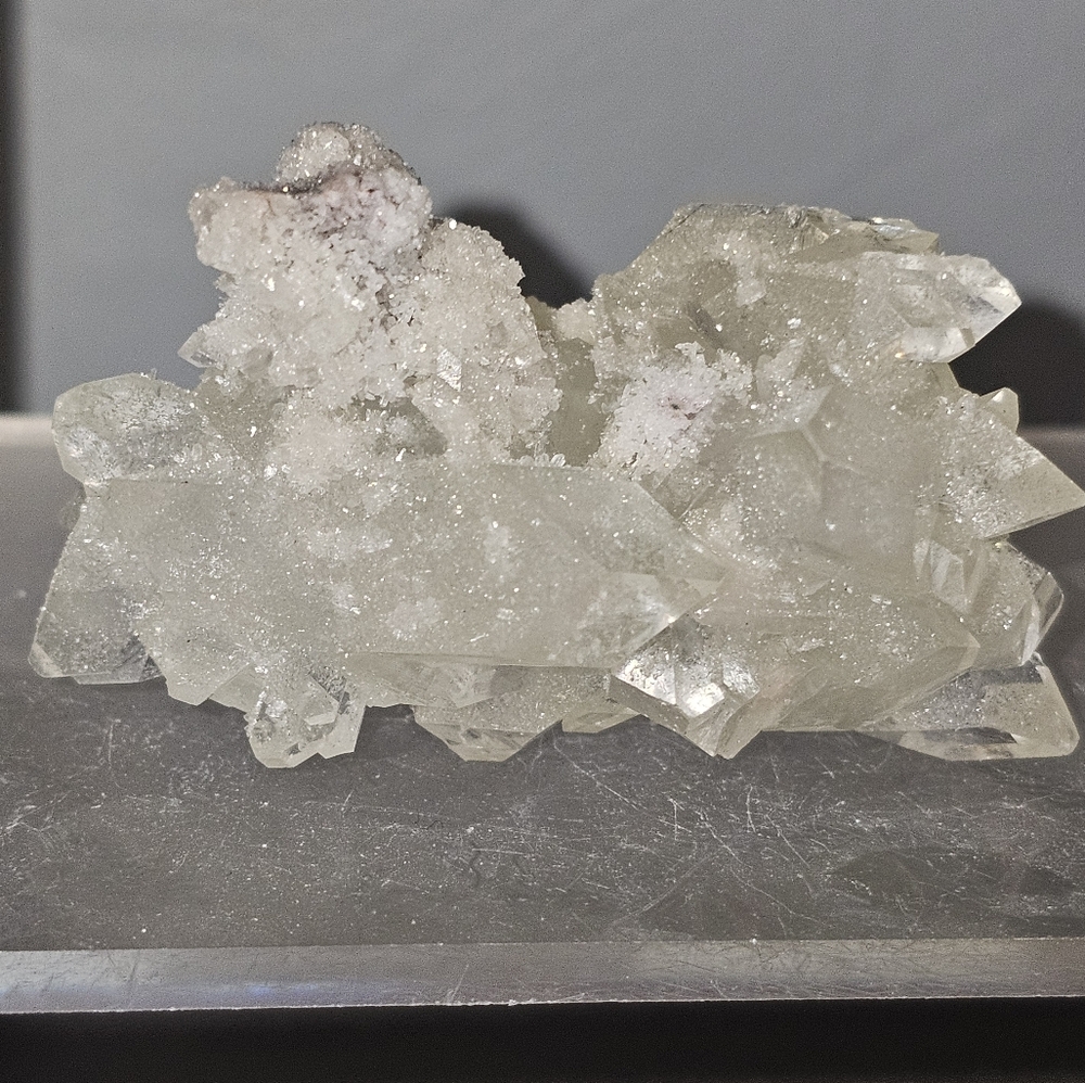 Diamond apophyllite with chalcedony